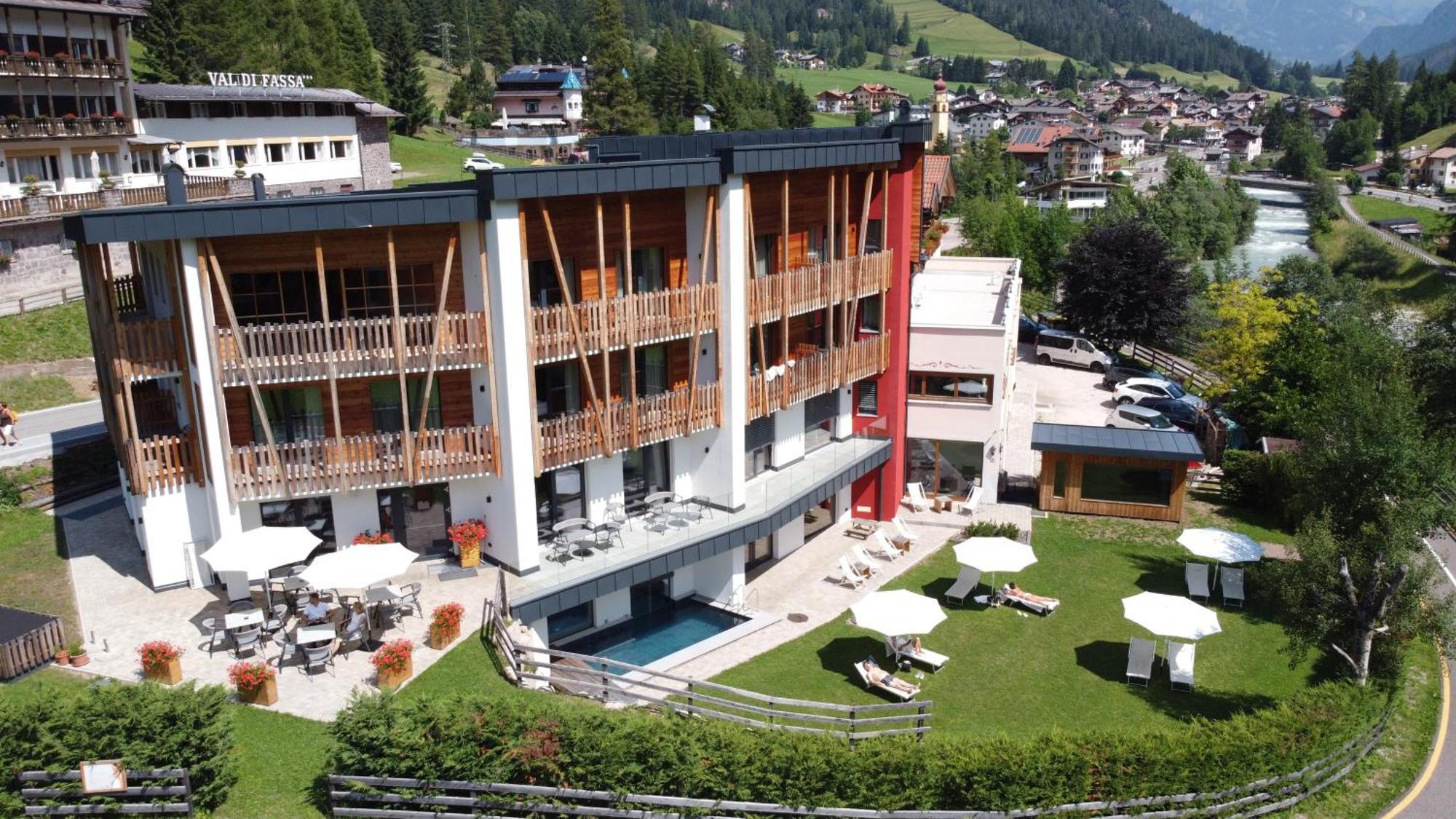 Hotel Miravalle Soraga Esterno foto