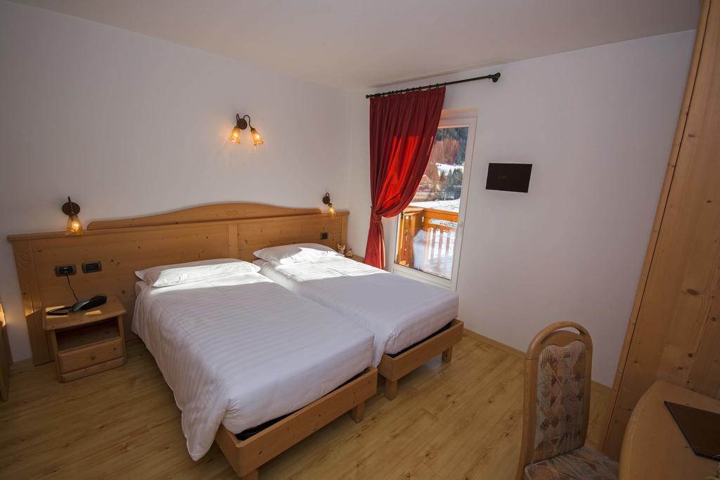 Hotel Miravalle Soraga Esterno foto