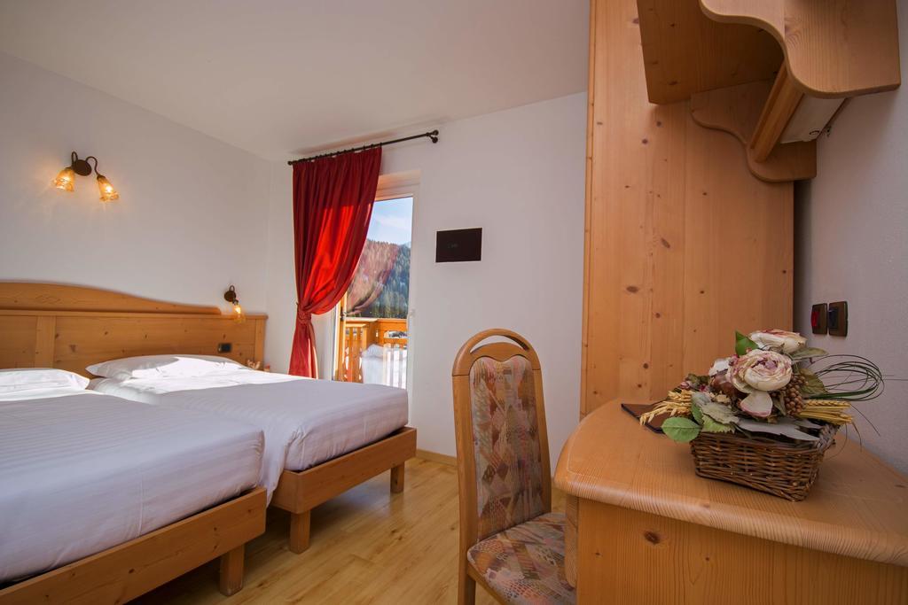 Hotel Miravalle Soraga Esterno foto
